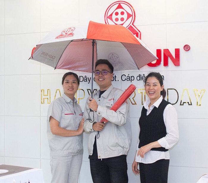 Sinh nhật đáng nhớ trong vòng tay đồng nghiệp